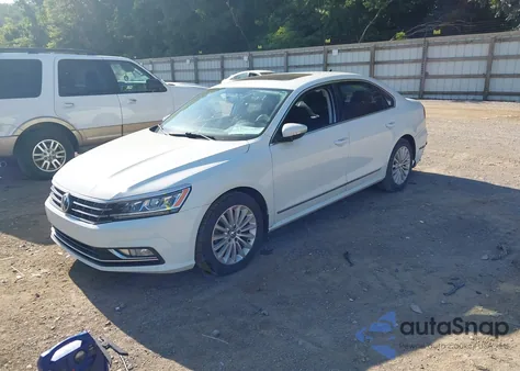 2016 Volkswagen Passat 1.8T Se z USA, uszkodzony, nr VIN 1VWBS7A38GC053457